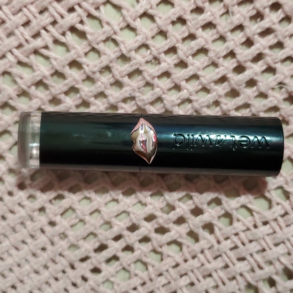 NEW WET n WILD Megalast Matte Mat 1111415 Cherry Picking Lipstick. Full-size